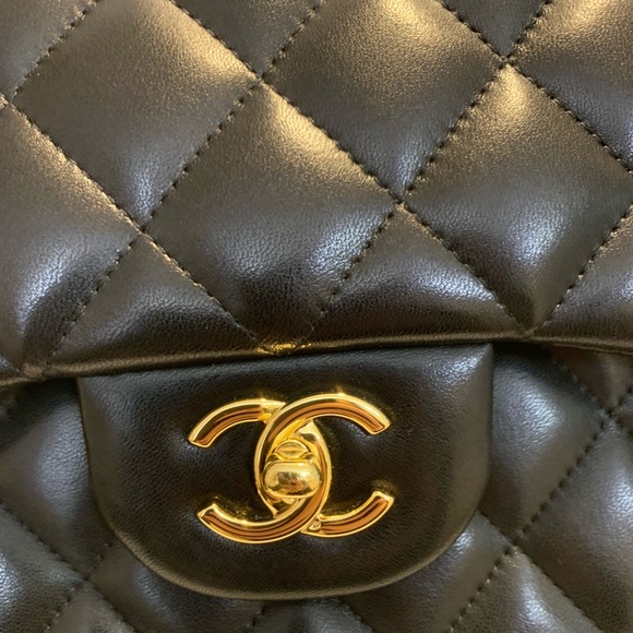 SOLD !!Authentic EUC CHANEL Medium Classic - Picture 2 of 8